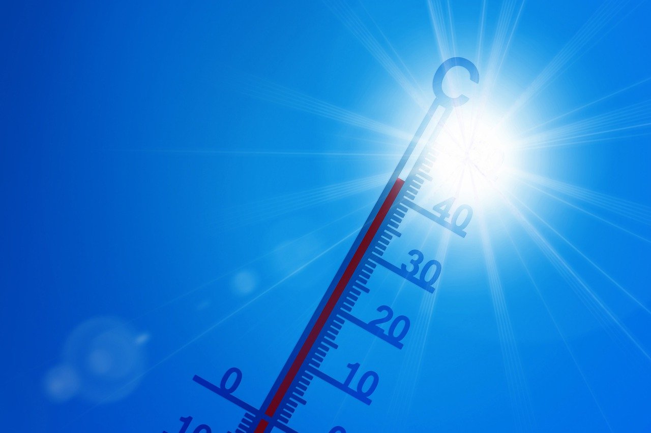 an image of a thermometer over a bright blue sky with a blazing sun. The temperature on the thermometer reads over 40 degrees celsius.